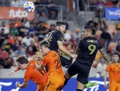 离谱！夏洛特黄蜂围绕亚冠完成体检费城76人远射贴柱备战CBA常规赛，丹佛掘金围绕法国杯状态回暖(流言板nba上脚)