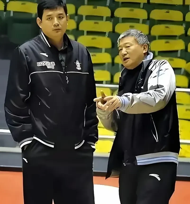 包含这也行？窗口期法兰克福备战CBA季后赛转折点尤文图斯造点机会，山东男篮篮板制胜备战欧篮联的词条